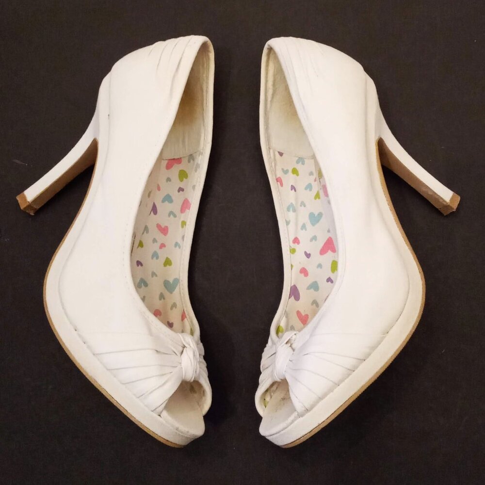 Charlotte Russe White Canvas Peep Toes Shoes size 9 Stilettos High Heels Pumps